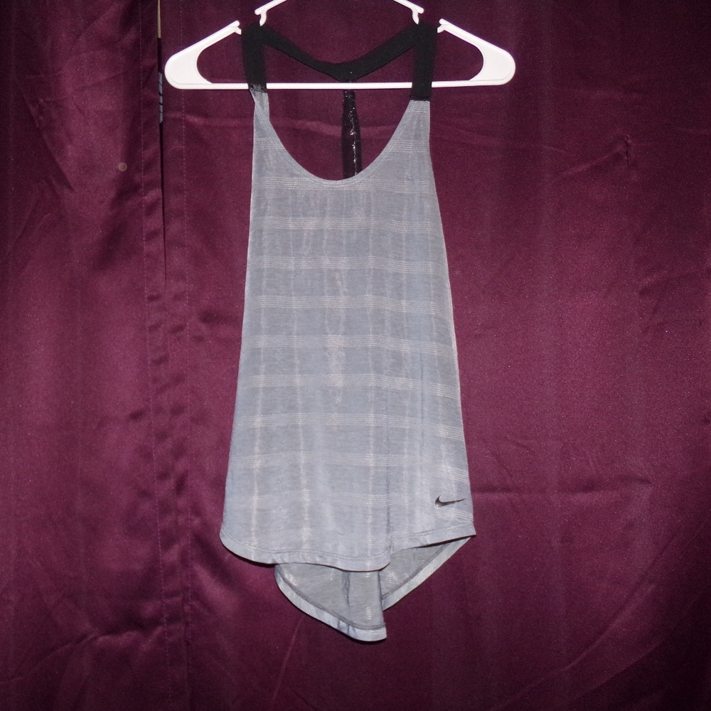 NIKE DRI FIT WORKOUT TOP!! SOZE SMALL